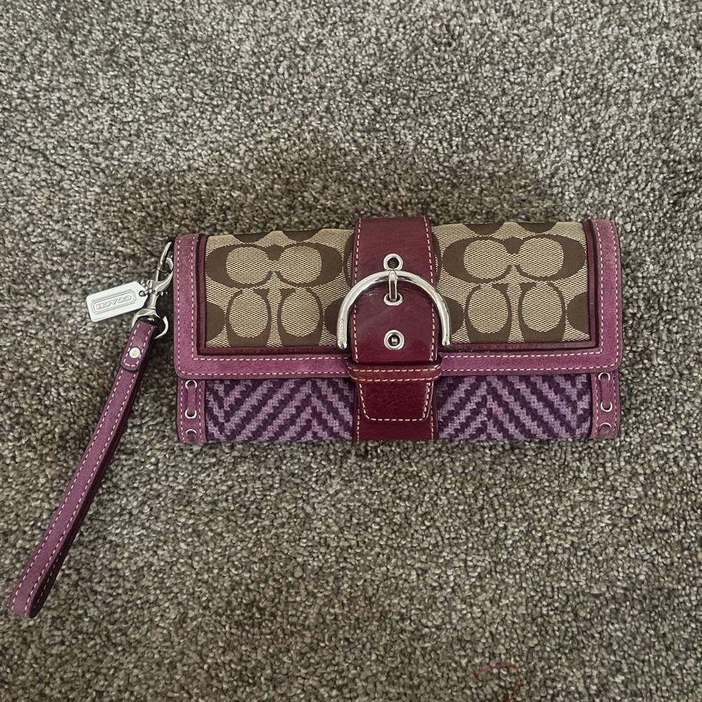 Vintage coach clutch! Good condition